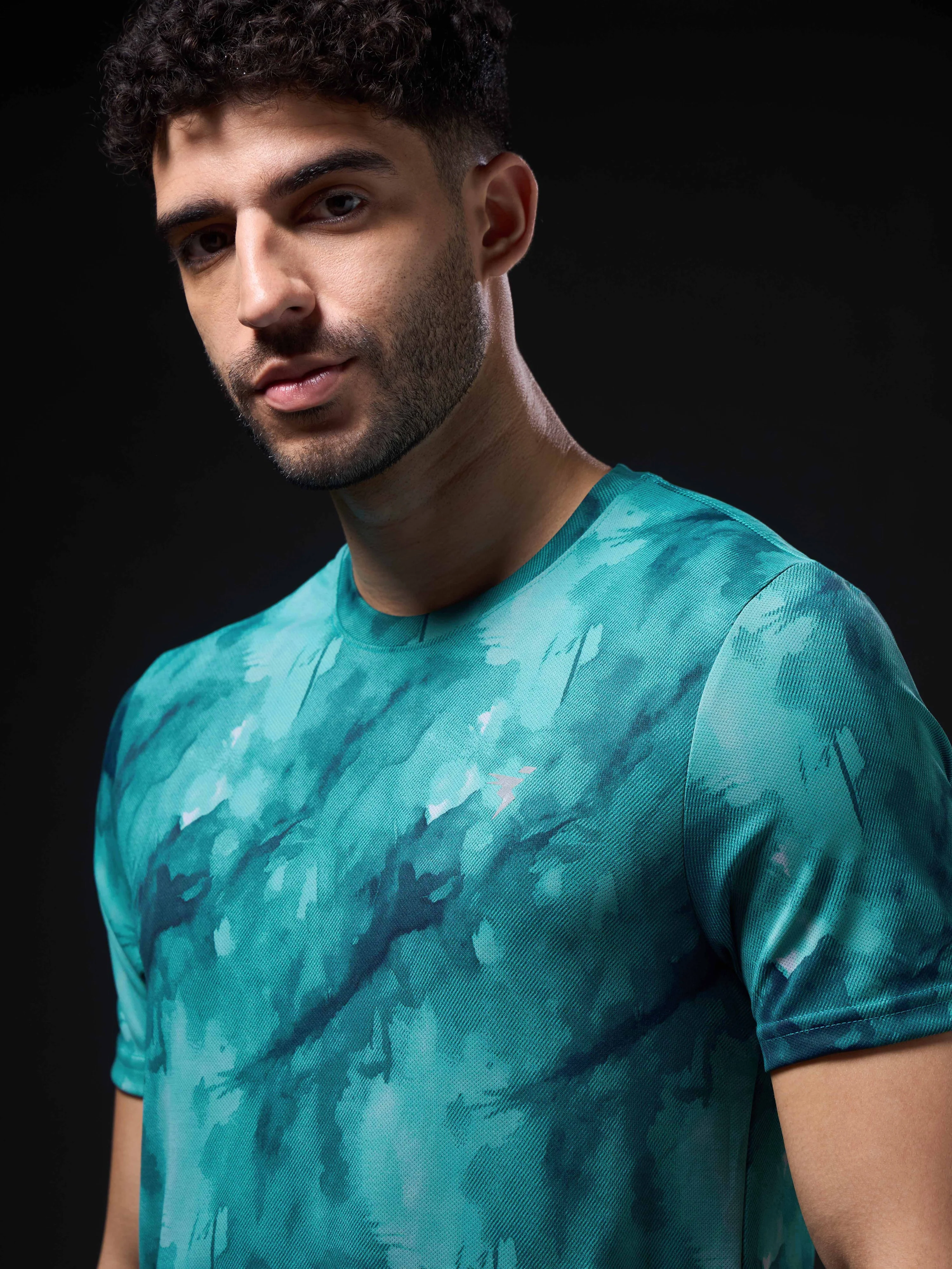 Men Abstract Print Slim Fit Crew Neck T-shirt with TECHNO COOL+ - Image 6