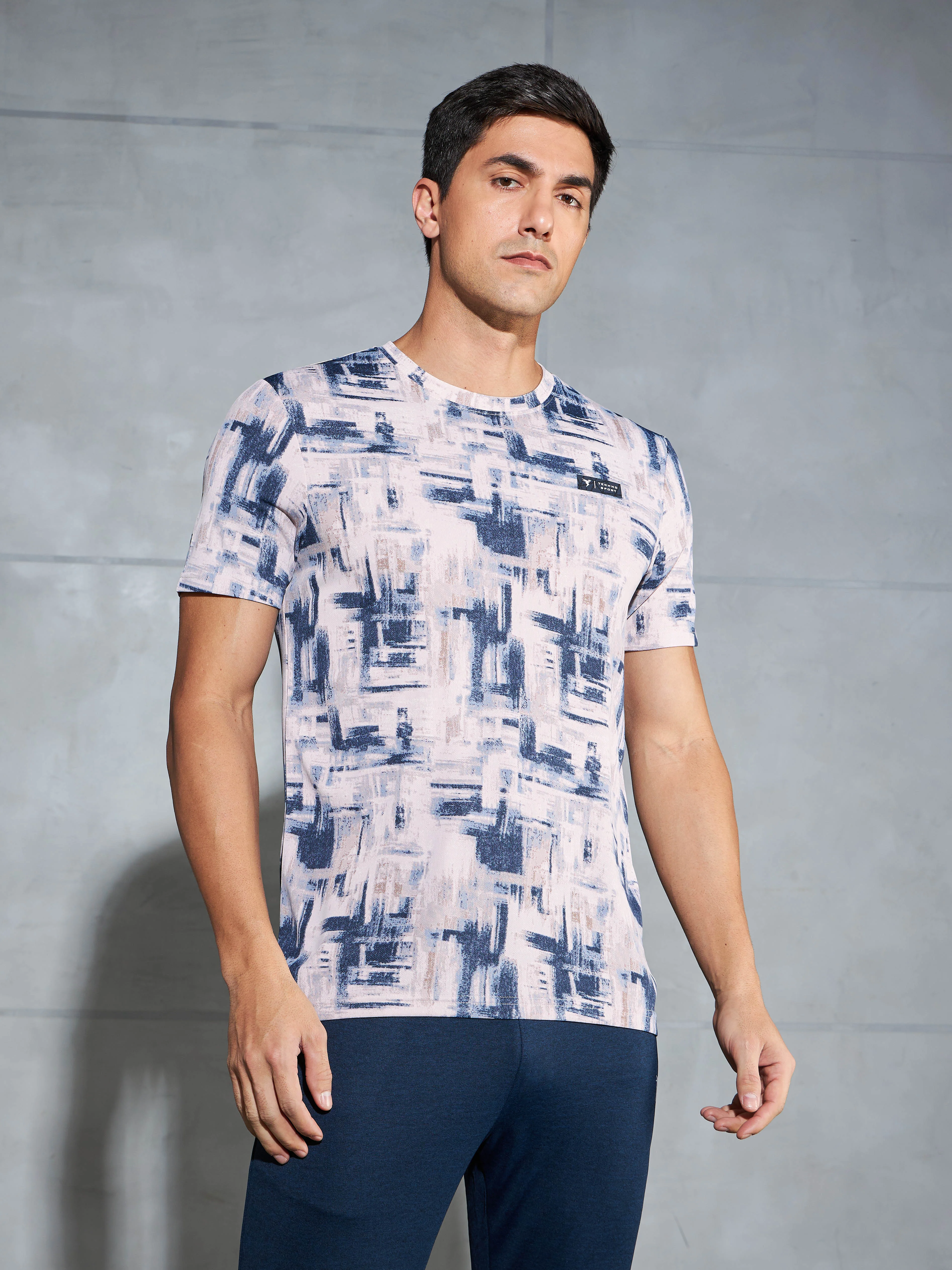 Men Abstract Print Slim Fit Crew Neck T-shirt with TECHNO COOL+ - Image 2