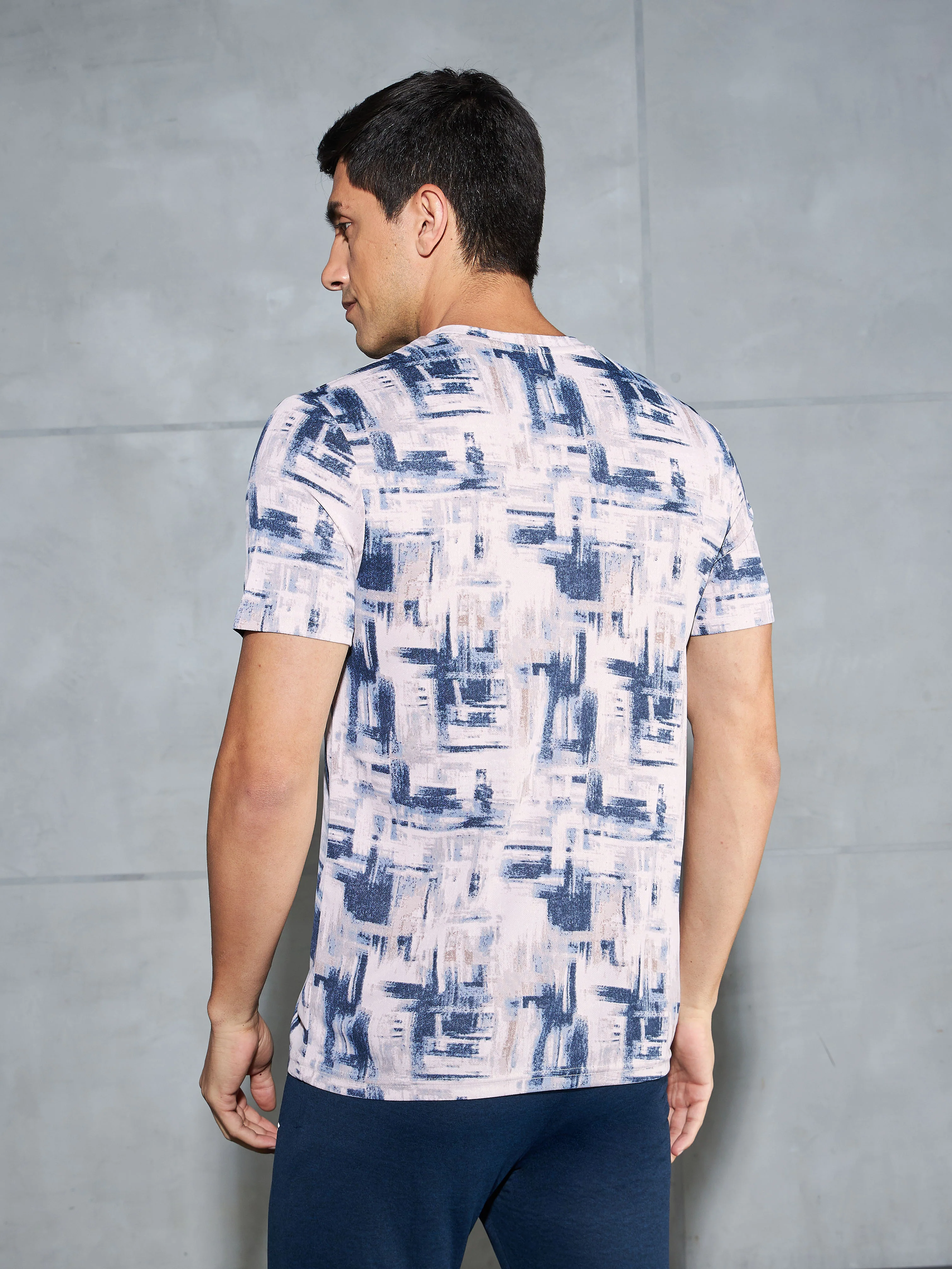 Men Abstract Print Slim Fit Crew Neck T-shirt with TECHNO COOL+ - Image 3
