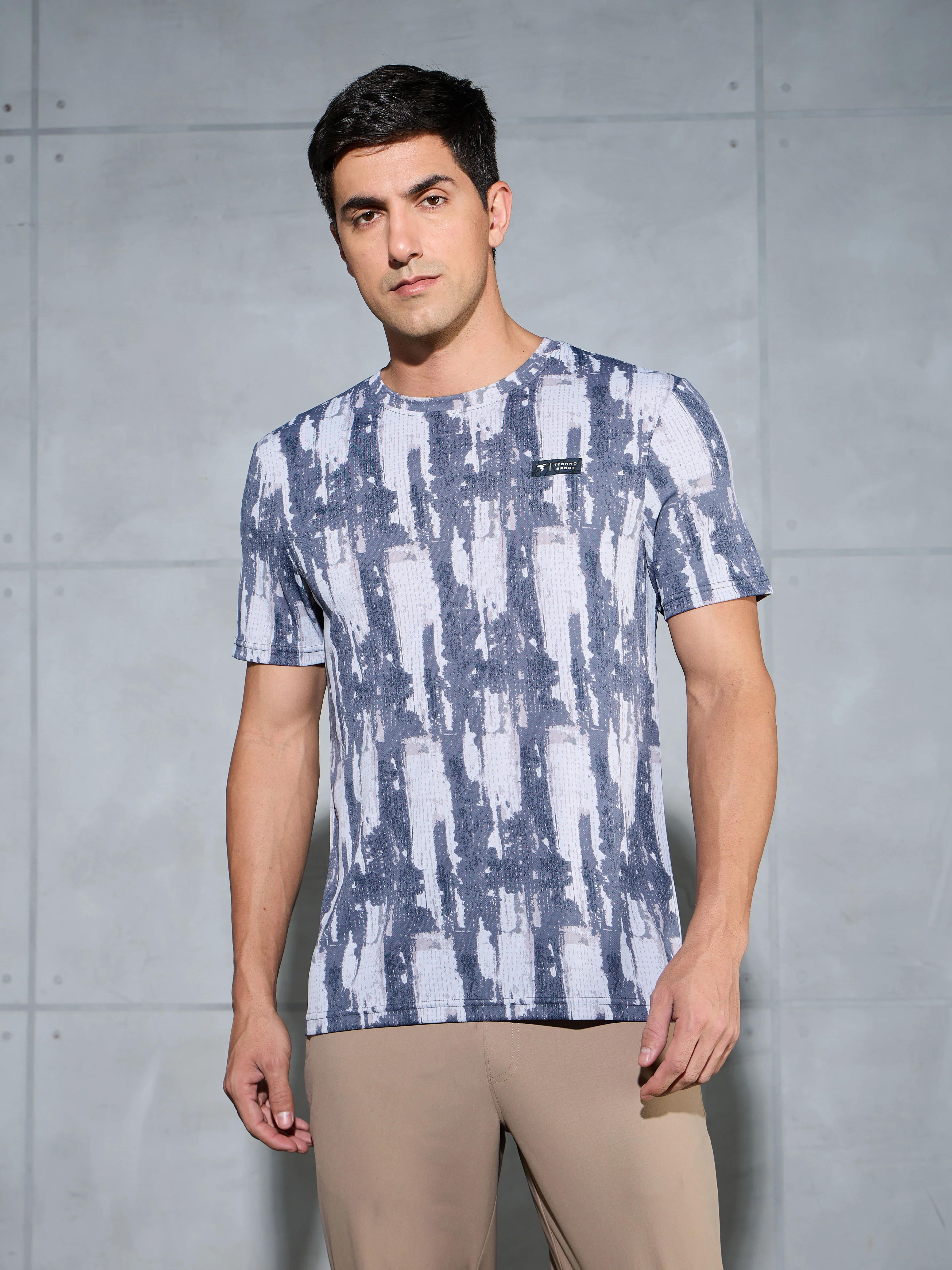 Men Abstract Print Slim Fit Crew Neck T-shirt with TECHNO COOL+ - Image 2