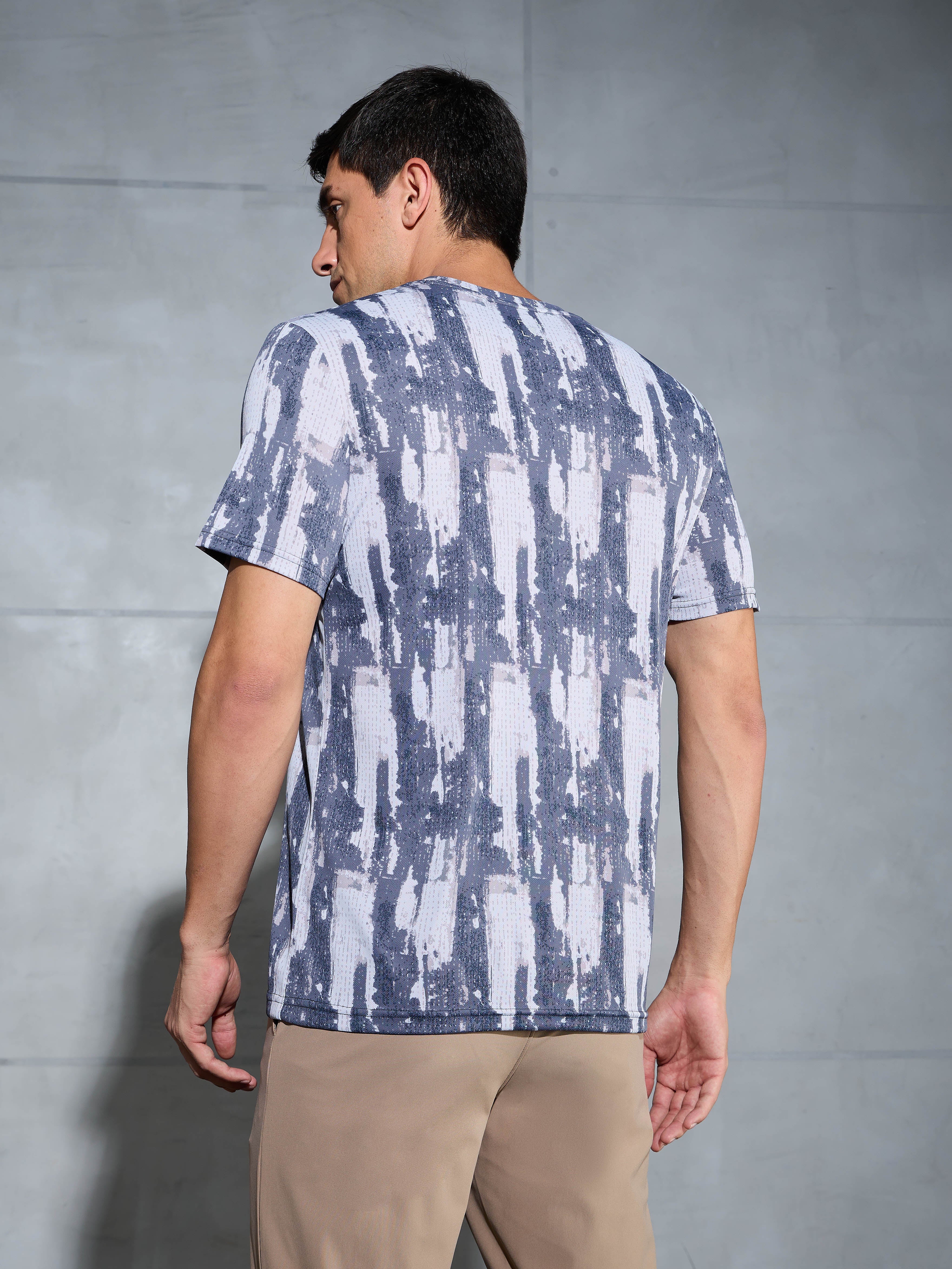 Men Abstract Print Slim Fit Crew Neck T-shirt with TECHNO COOL+ - Image 3