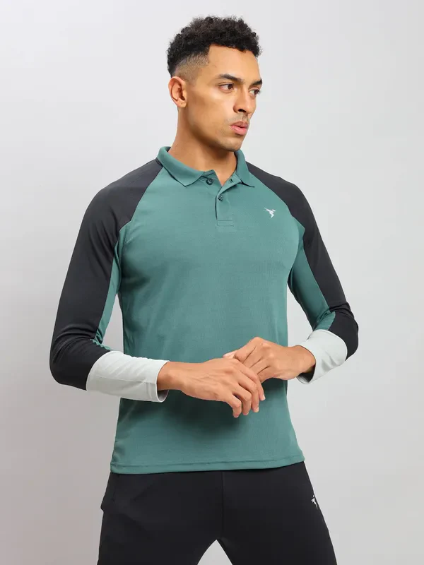 Men Colorblock Slim Fit Polo T-shirt with TECHNO COOL+