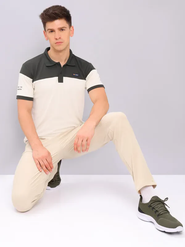 Men Colorblock Slim Fit Polo T-shirt with TECHNO DRY - Image 2