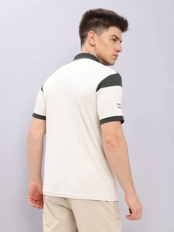 Men Colorblock Slim Fit Polo T-shirt with TECHNO DRY - Image 3