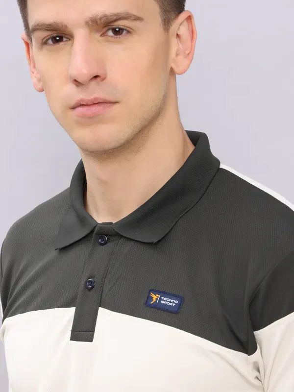 Men Colorblock Slim Fit Polo T-shirt with TECHNO DRY - Image 5