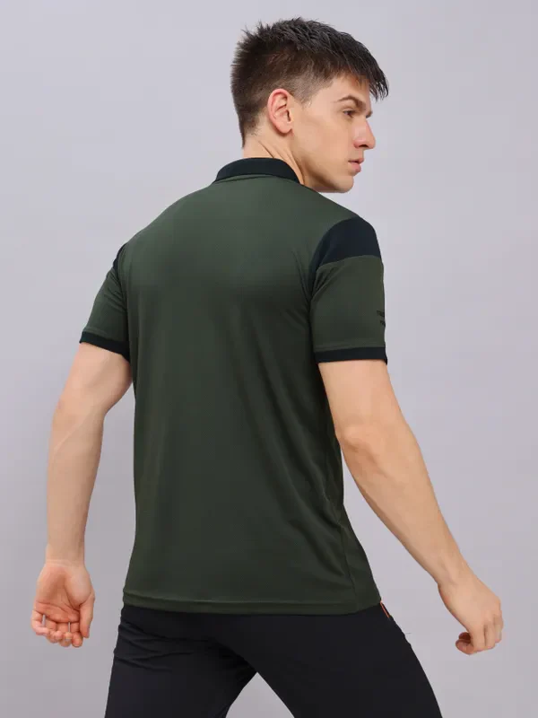 Men Colorblock Slim Fit Polo T-shirt with TECHNO DRY - Image 3