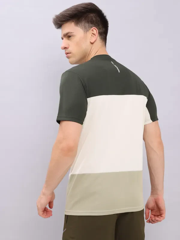 Men Colorblock Slim Fit Crew Neck T-shirt with TECHNO COOL+ - Image 4