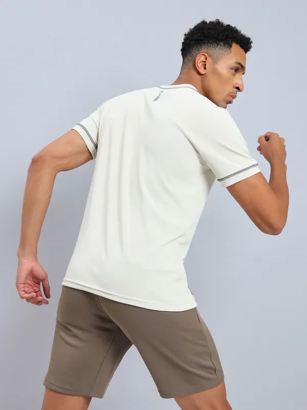 Men Solid Slim Fit V Neck T-shirt with TECHNO COOL+ - Image 3