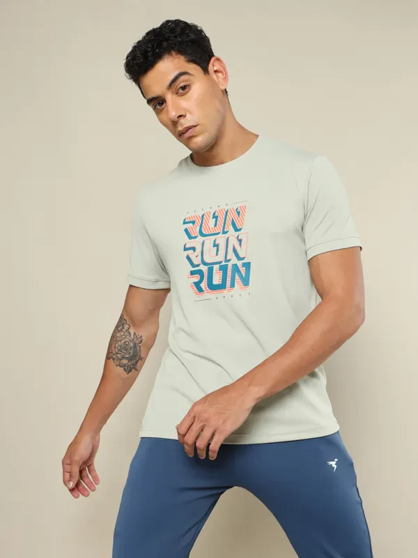 Men Printed Regular Fit Crew Neck T-shirt with TECHNO COOL+