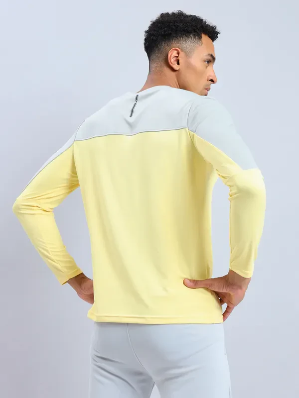 Men Colorblock Slim Fit Crew Neck T-shirt with TECHNO COOL+ - Image 2