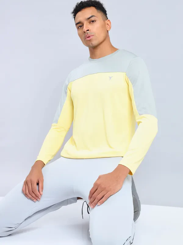 Men Colorblock Slim Fit Crew Neck T-shirt with TECHNO COOL+ - Image 4