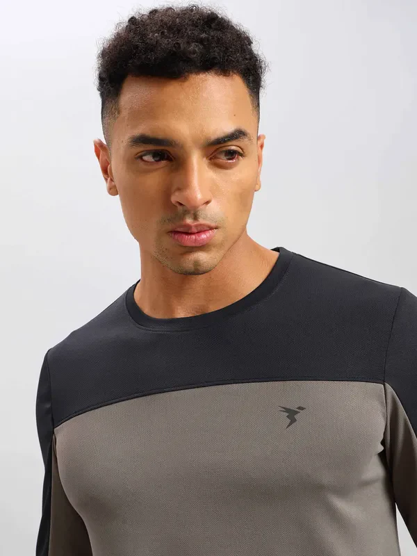 Men Colorblock Slim Fit Crew Neck T-shirt with TECHNO COOL+ - Image 6
