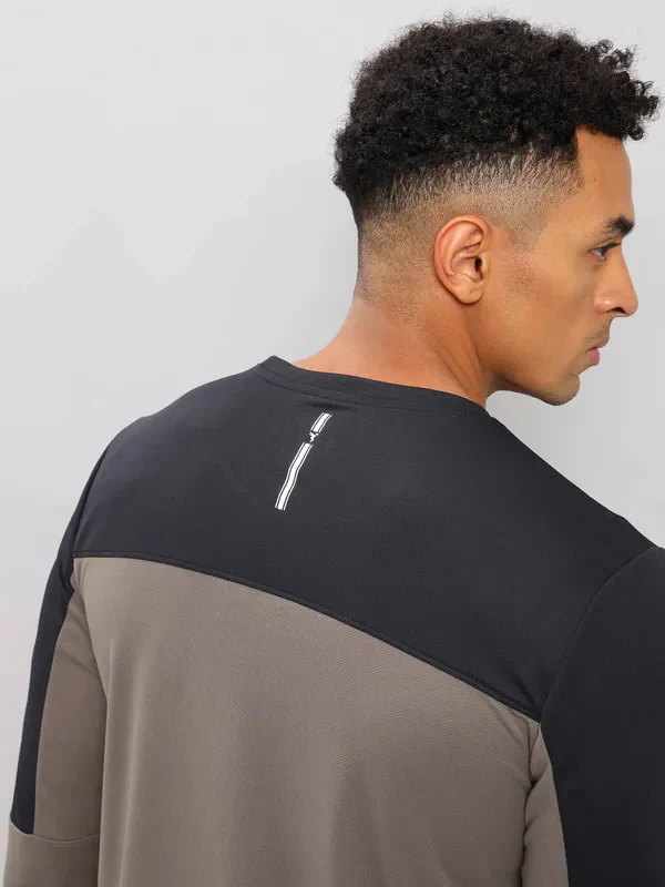 Men Colorblock Slim Fit Crew Neck T-shirt with TECHNO COOL+ - Image 7