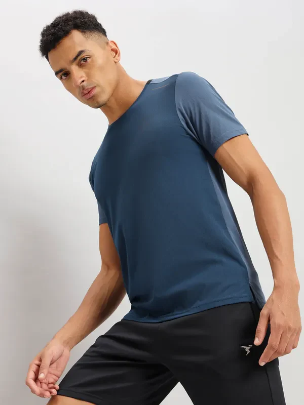 Men Solid Slim Fit Crew Neck T-shirt with ELASTO PLUS - Image 4