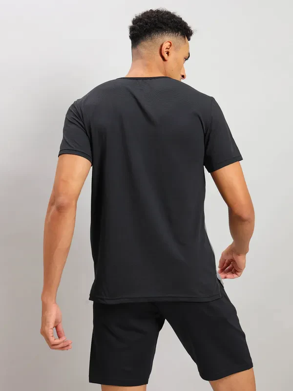 Men Solid Slim Fit Crew Neck T-shirt with ELASTO PLUS - Image 3