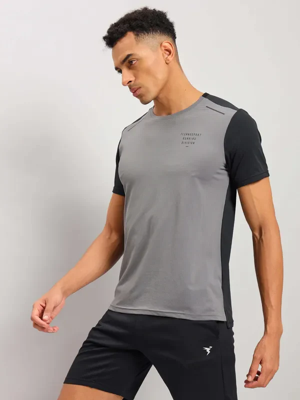 Men Solid Slim Fit Crew Neck T-shirt with ELASTO PLUS - Image 4