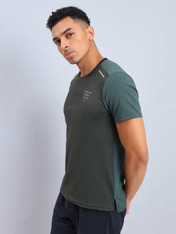 Men Solid Slim Fit Crew Neck T-shirt with ELASTO PLUS - Image 3