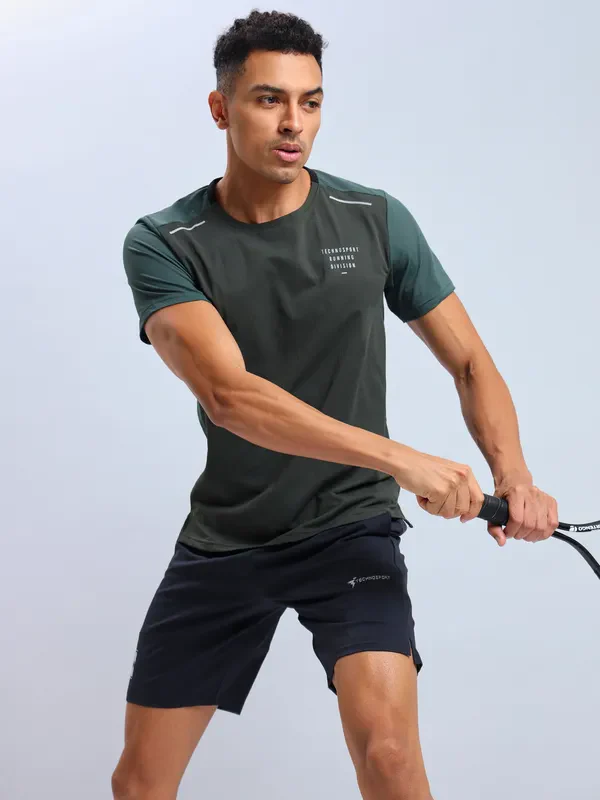 Men Solid Slim Fit Crew Neck T-shirt with ELASTO PLUS - Image 4