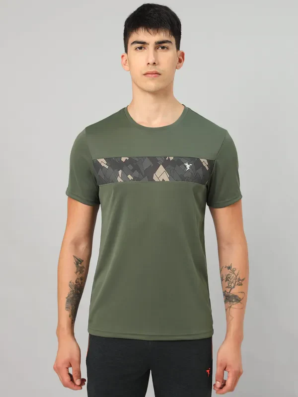 Men Printed Slim Fit Crew Neck T-shirt with TECHNO COOL+