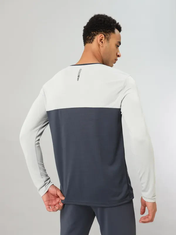Men Colorblock Slim Fit Crew Neck T-shirt with MATPIQ - Image 4