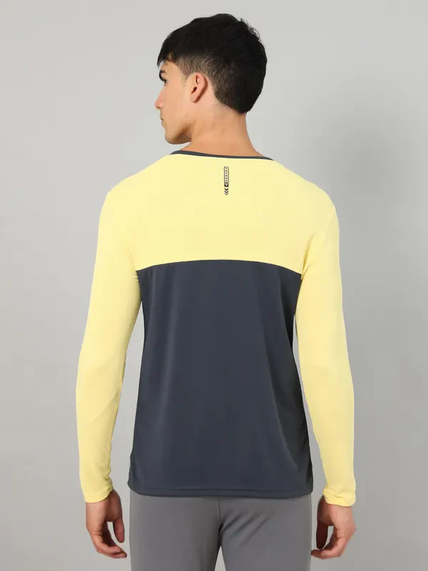 Men Colorblock Slim Fit Crew Neck T-shirt with MATPIQ - Image 4