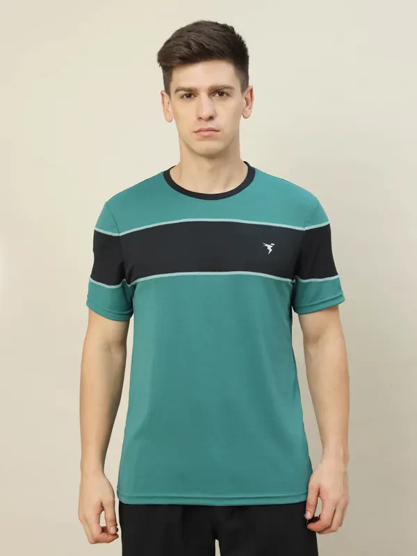 Men Colorblock Slim Fit Crew Neck T-shirt with TECHNO COOL+