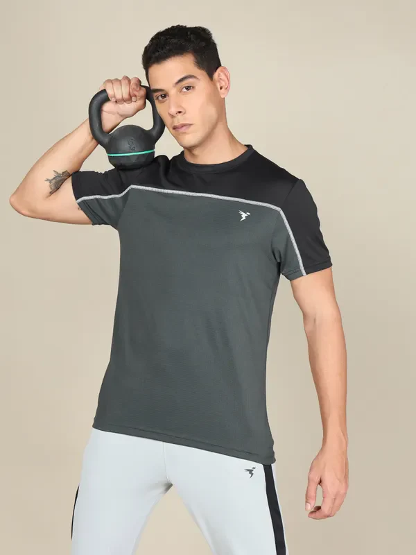Men Colorblock Slim Fit Crew Neck T-shirt with TECHNO COOL+