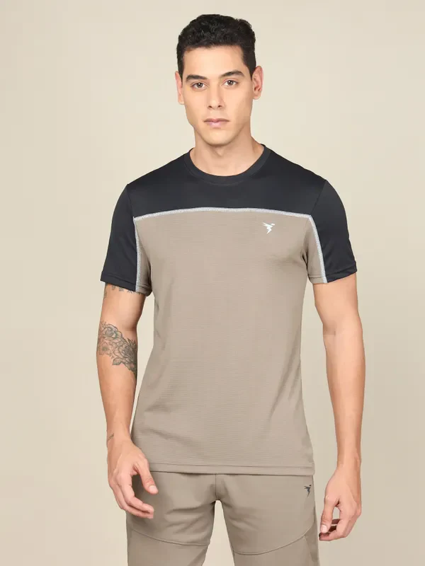 Men Colorblock Slim Fit Crew Neck T-shirt with TECHNO COOL+ - Image 2