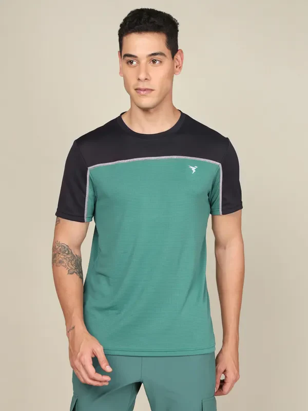 Men Colorblock Slim Fit Crew Neck T-shirt with TECHNO COOL+