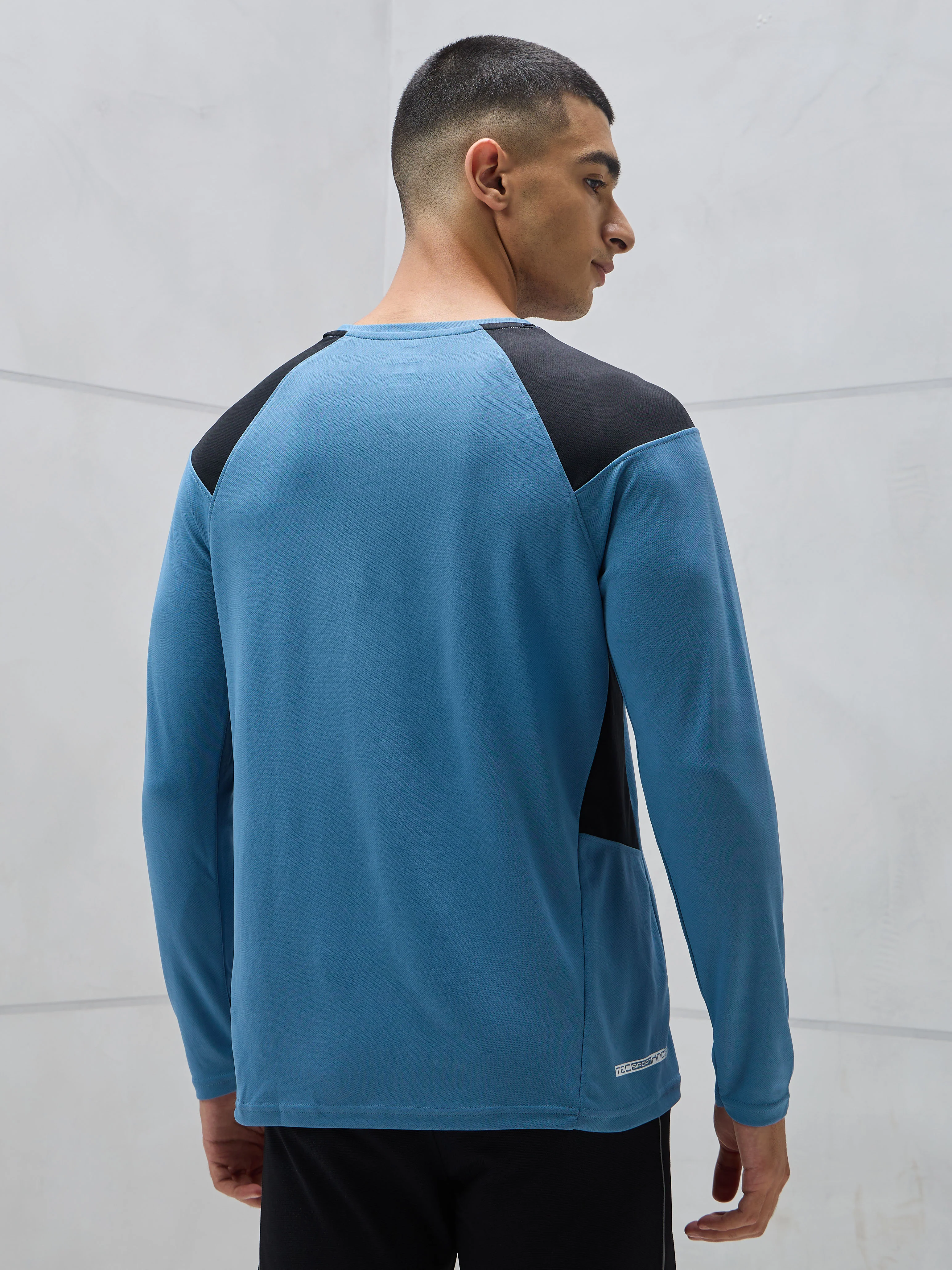 Men Colorblock Slim Fit Crew Neck T-shirt with TECHNO COOL+ - Image 2