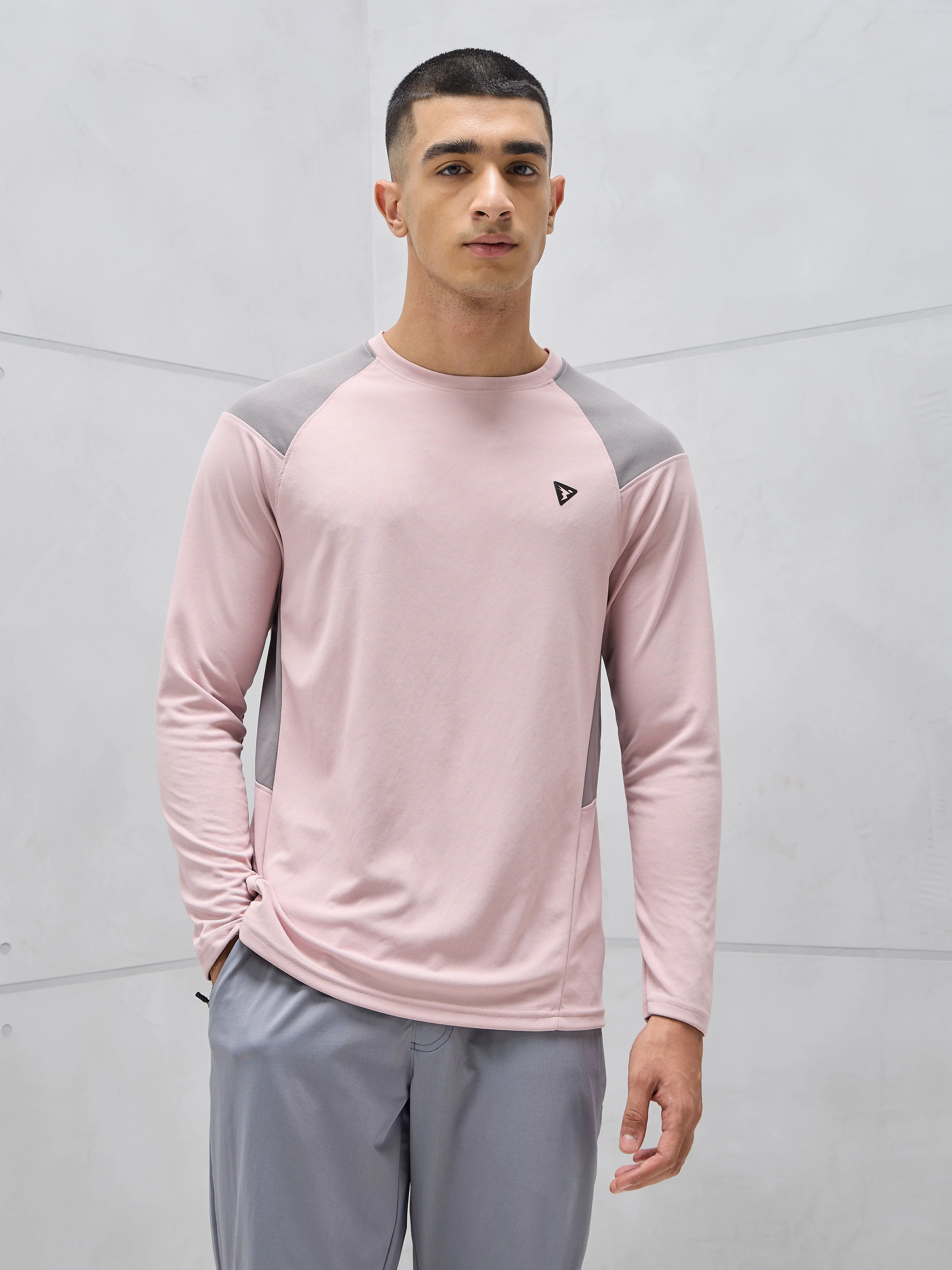 Men Colorblock Slim Fit Crew Neck T-shirt with TECHNO COOL+