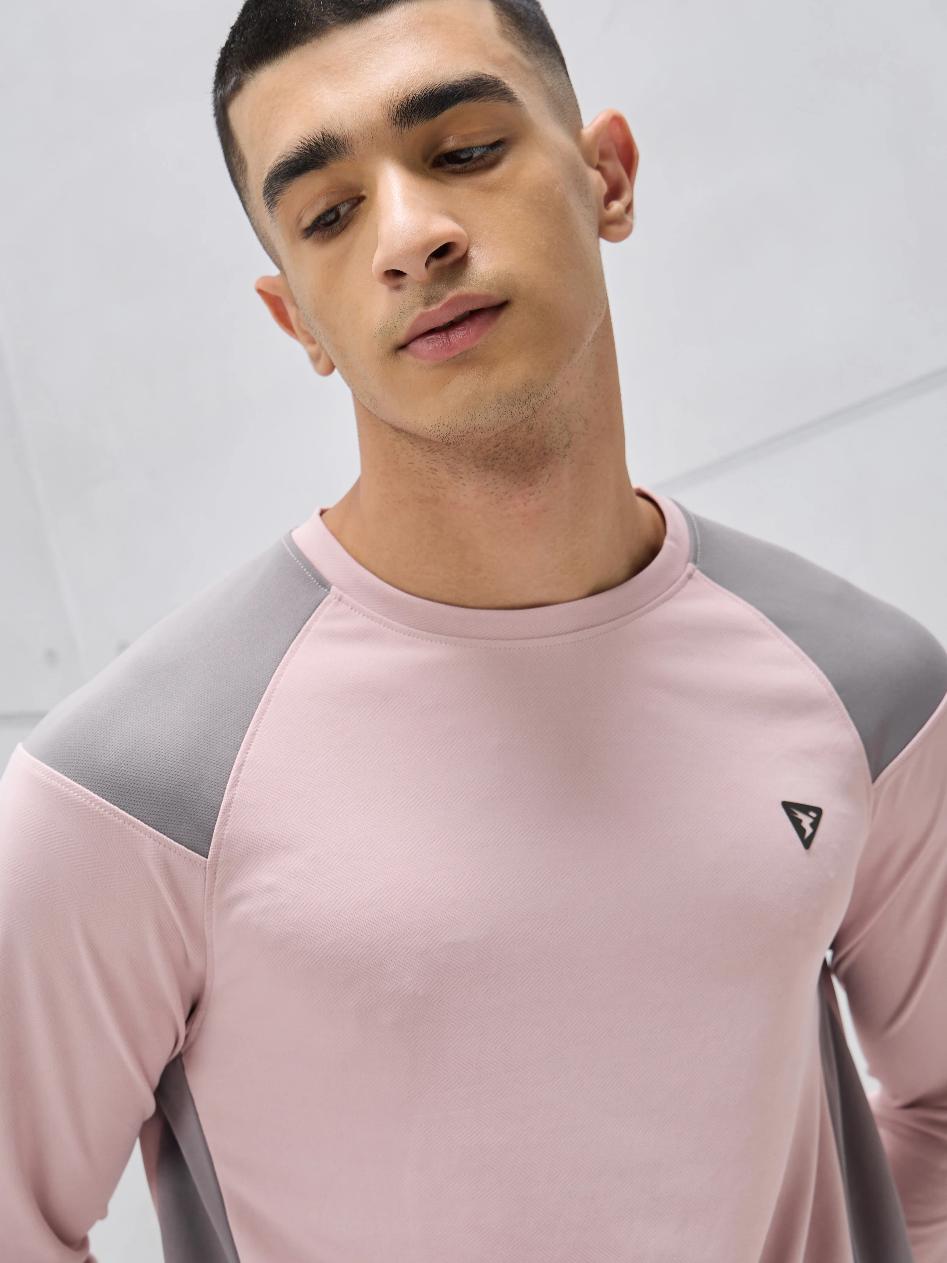 Men Colorblock Slim Fit Crew Neck T-shirt with TECHNO COOL+ - Image 5
