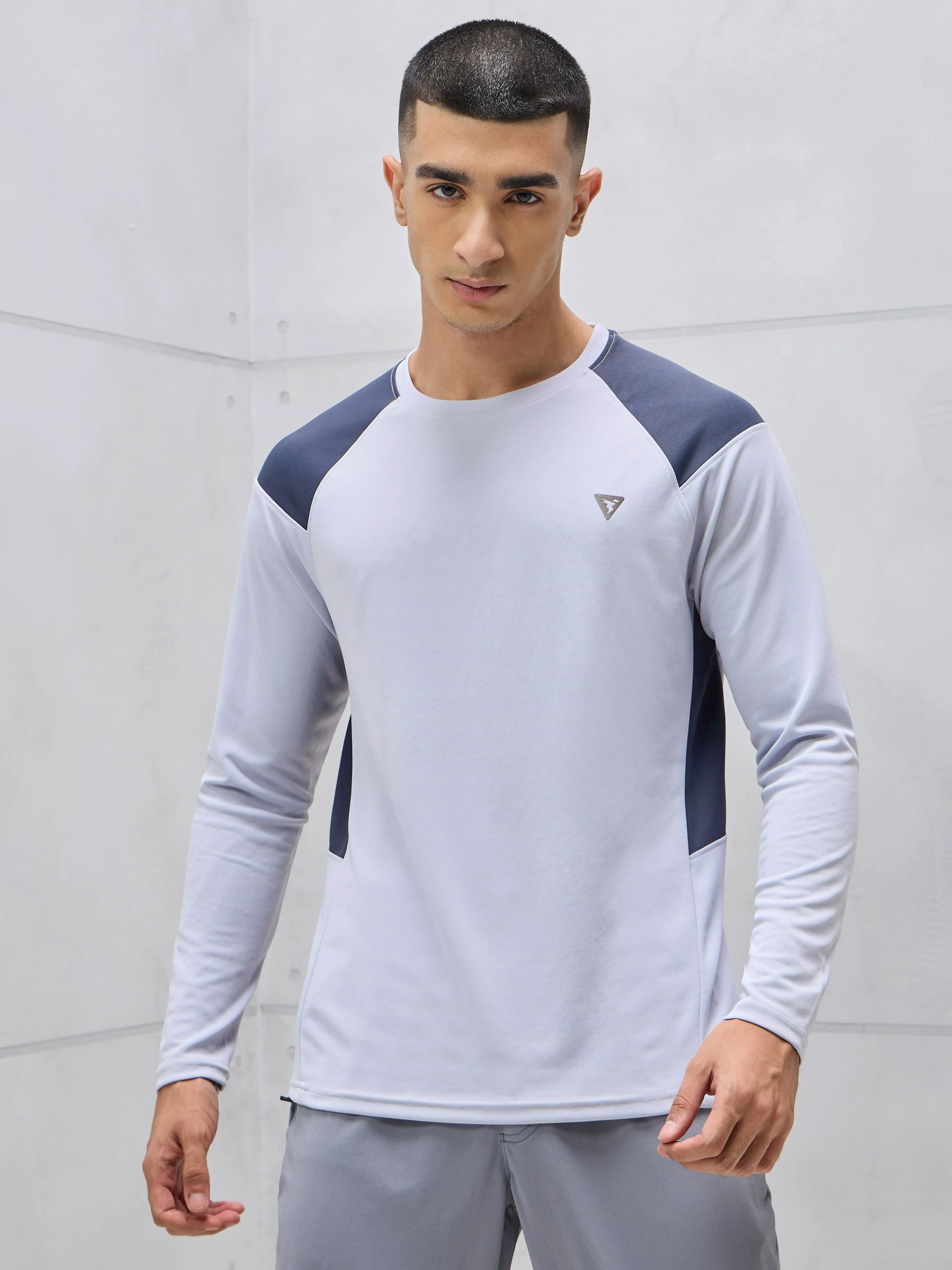 Men Colorblock Slim Fit Crew Neck T-shirt with TECHNO COOL+