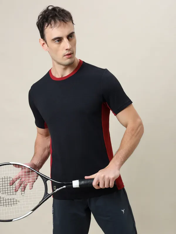 Men Colorblock Slim Fit Crew Neck T-shirt with TECHNO COOL+
