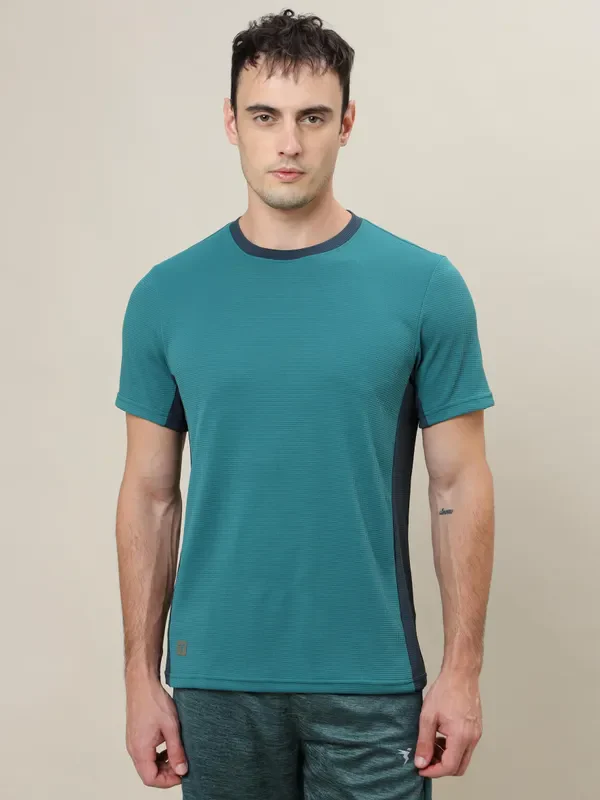 Men Colorblock Slim Fit Crew Neck T-shirt with TECHNO COOL+