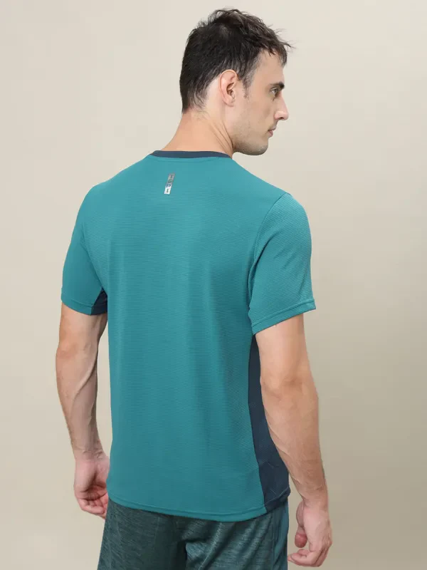Men Colorblock Slim Fit Crew Neck T-shirt with TECHNO COOL+ - Image 4
