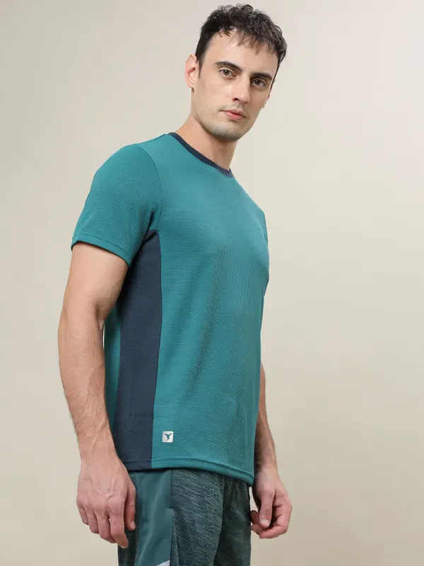 Men Colorblock Slim Fit Crew Neck T-shirt with TECHNO COOL+ - Image 5
