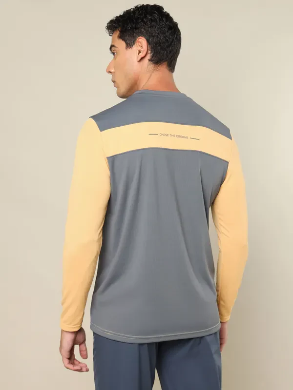 Men Colorblock Slim Fit Crew Neck T-shirt with TECHNO COOL+ - Image 4
