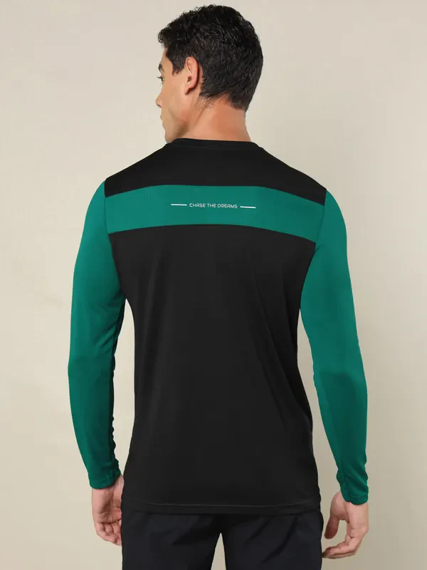 Men Colorblock Slim Fit Crew Neck T-shirt with TECHNO COOL+ - Image 4
