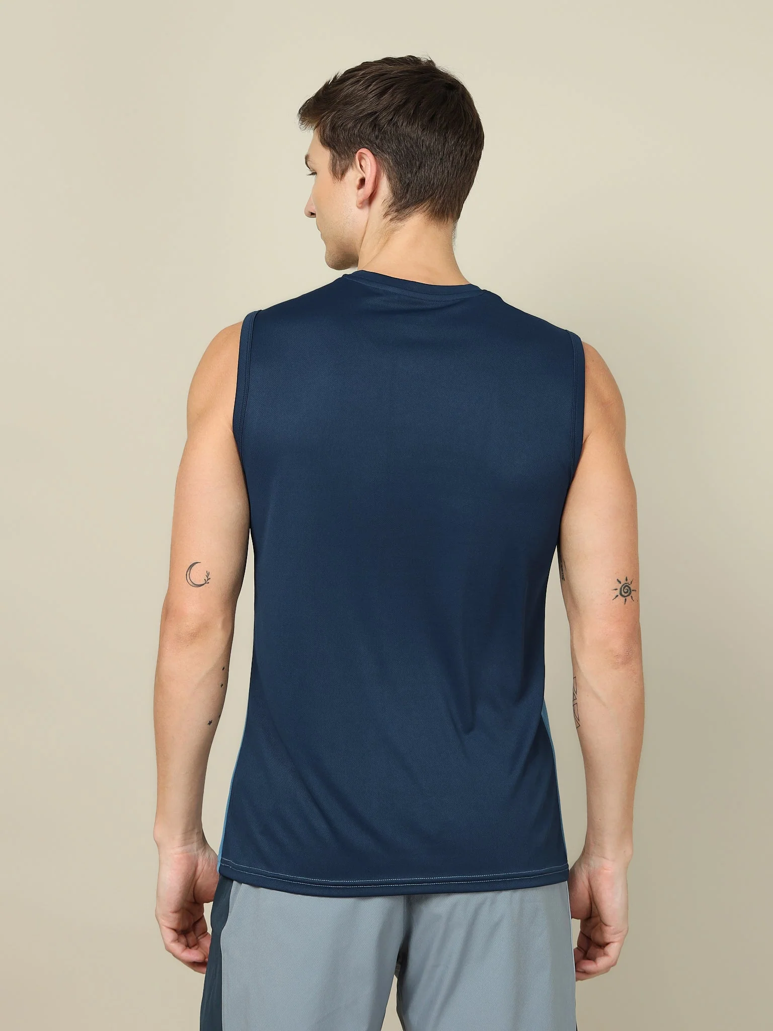 Men Solid Slim Fit V Neck Sleeveless T-shirt with TECHNO COOL + - Image 3