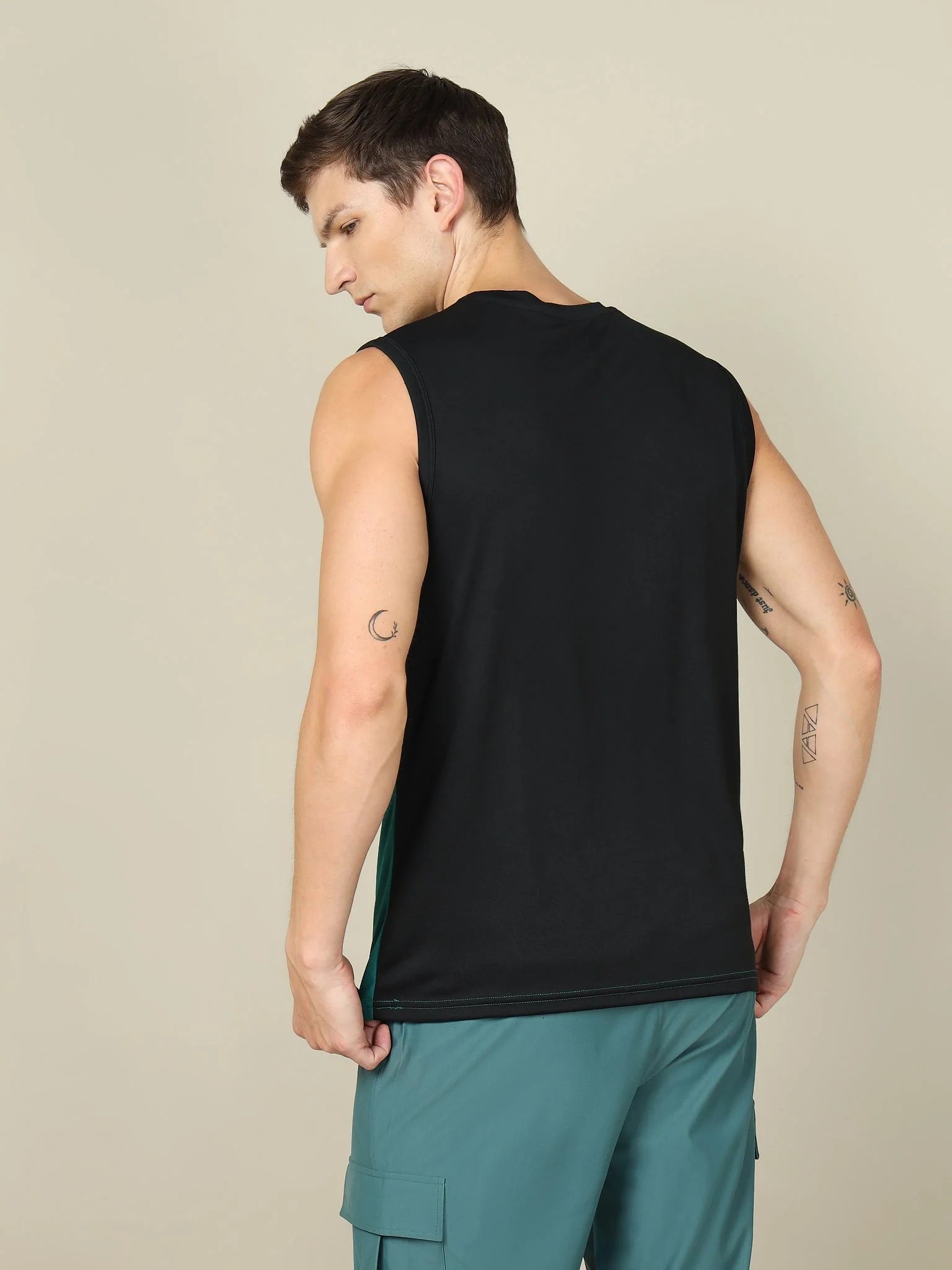 Men Solid Slim Fit V Neck Sleeveless T-shirt with TECHNO COOL + - Image 2