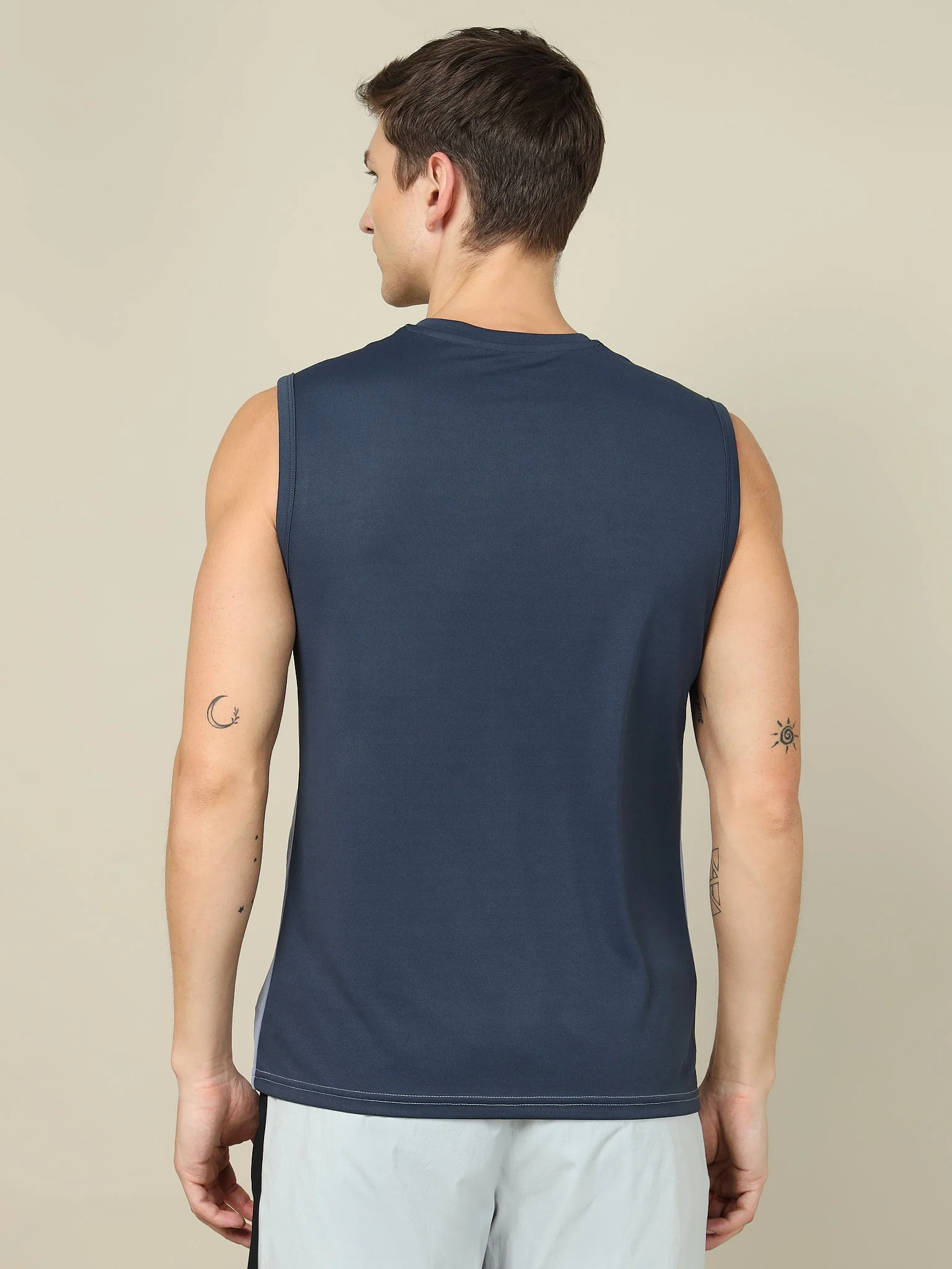 Men Solid Slim Fit V Neck Sleeveless T-shirt with TECHNO COOL + - Image 3