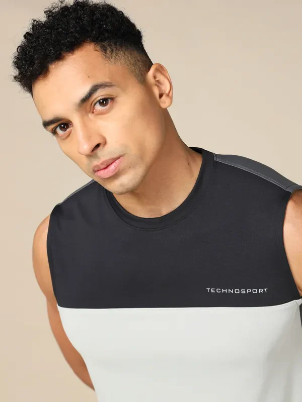 Men Colorblock Slim Fit Crew Neck Innerwear Vest with TECHNO COOL+ - Image 6