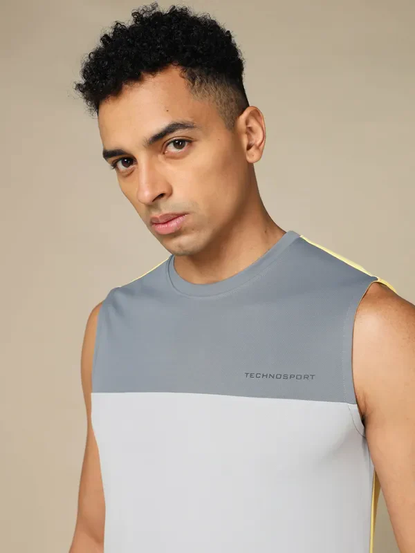 Men Colorblock Slim Fit Crew Neck Innerwear Vest with TECHNO COOL+ - Image 6
