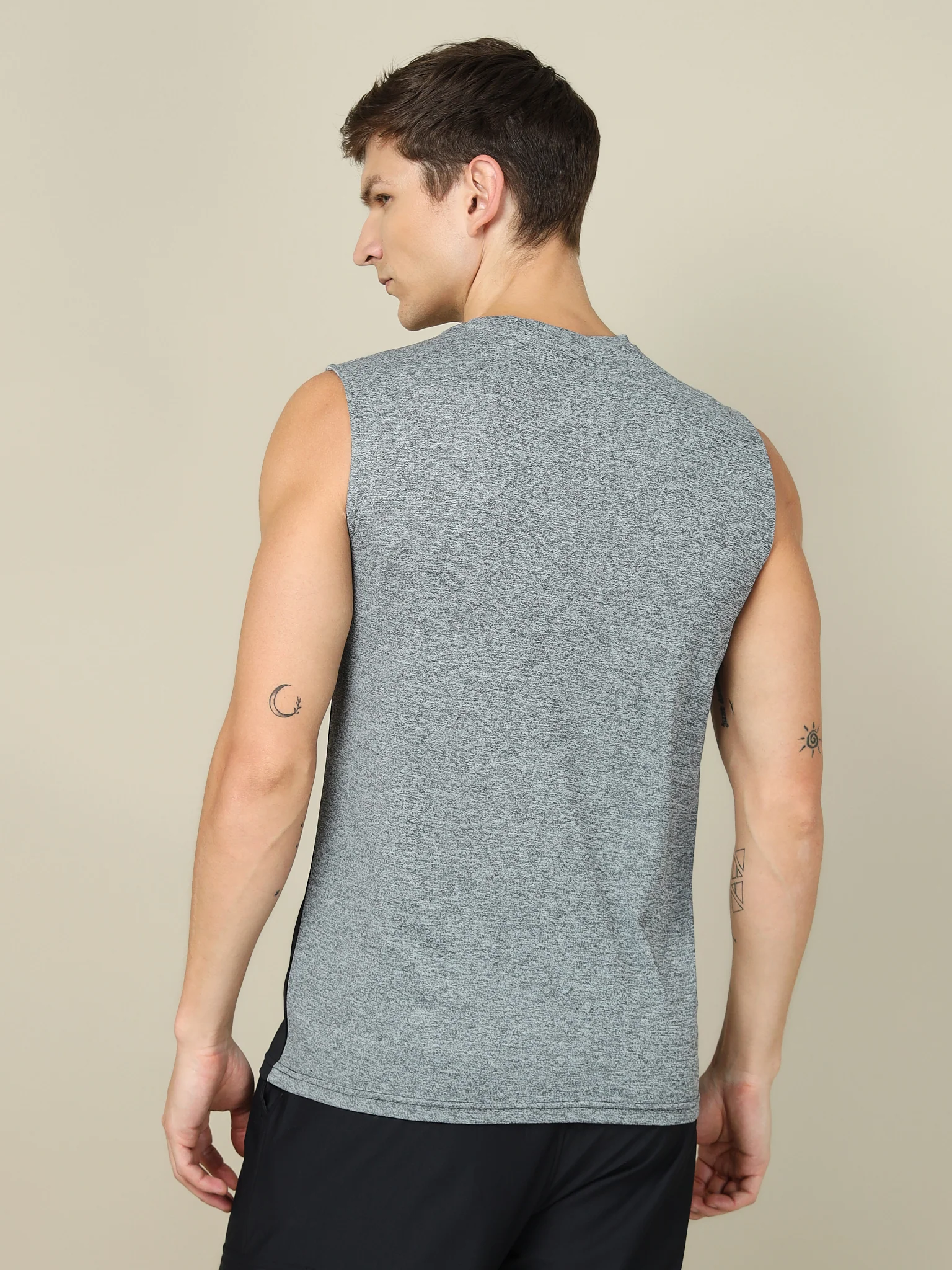 Men Colorblock Slim Fit Crew Neck Innerwear Vest with TECHNO COOL+ - Image 3