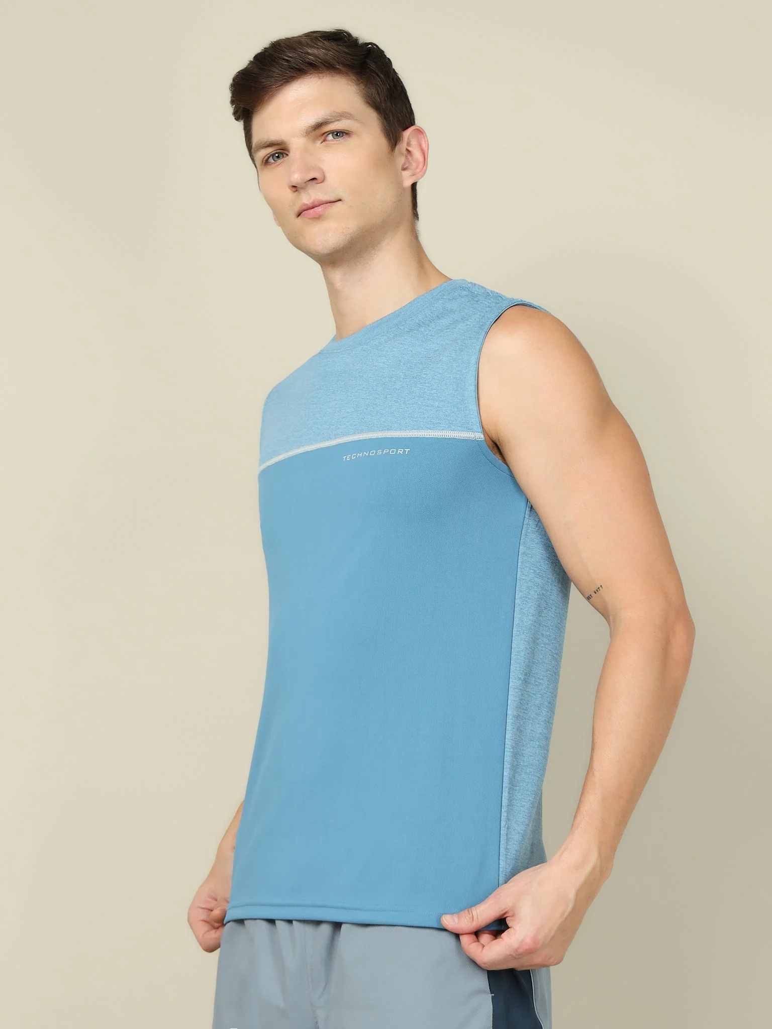 Men Colorblock Slim Fit Crew Neck Innerwear Vest with TECHNO COOL+ - Image 3