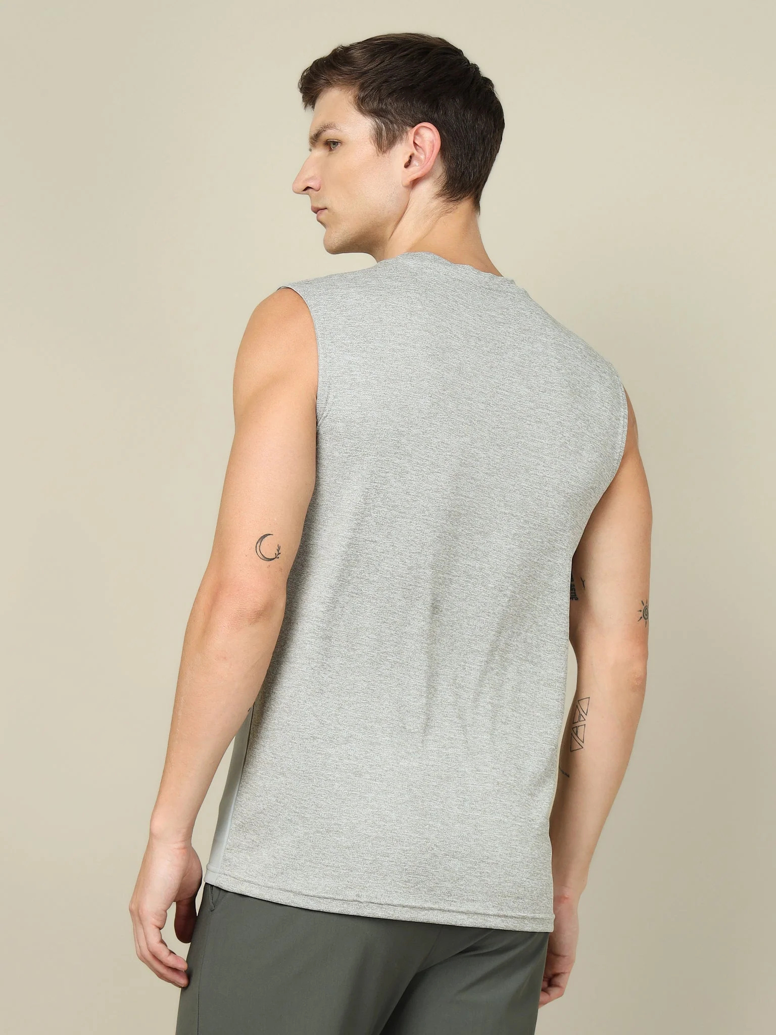 Men Colorblock Slim Fit Crew Neck Innerwear Vest with TECHNO COOL+ - Image 2