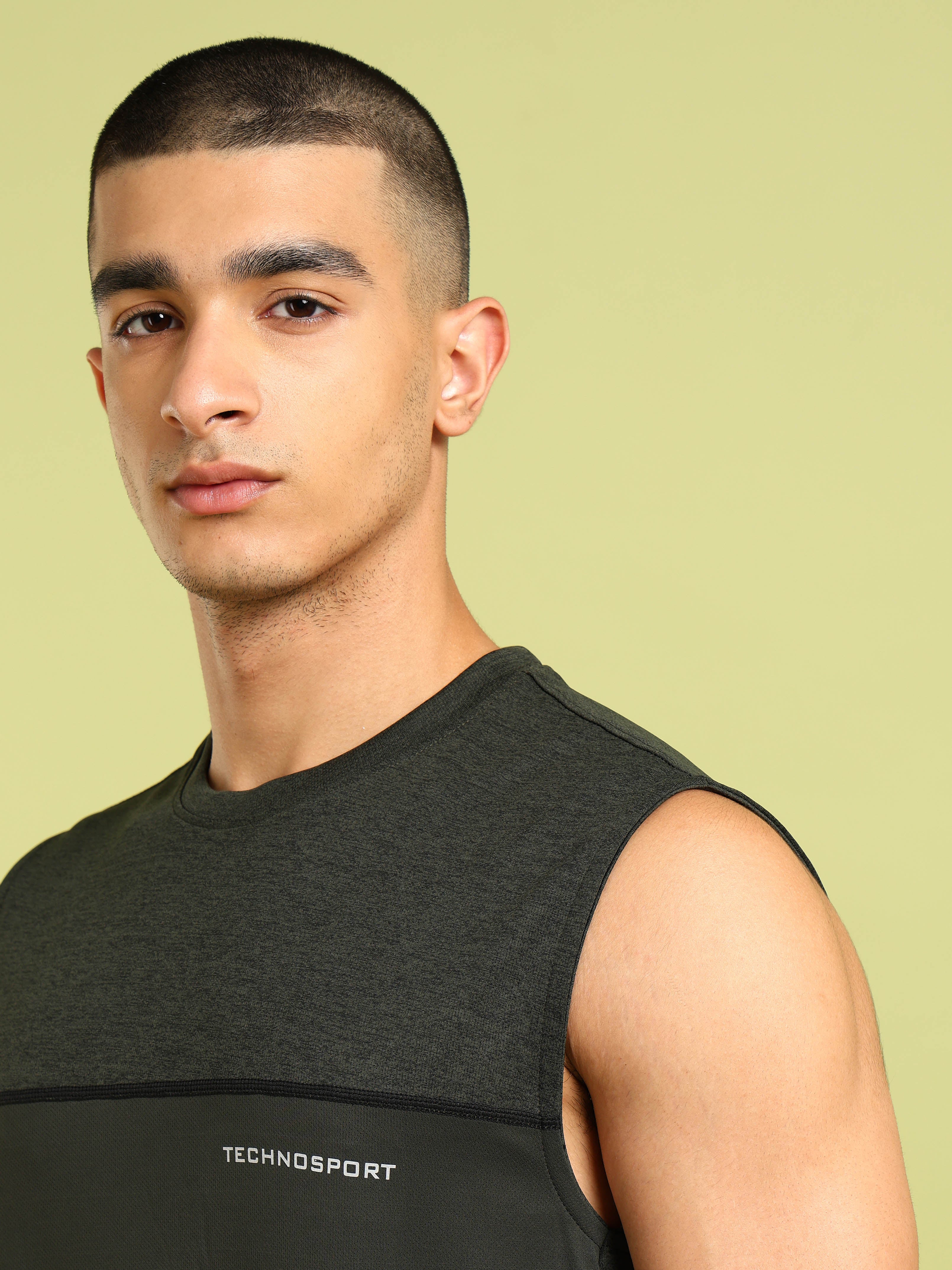 Men Colorblock Slim Fit Crew Neck Innerwear Vest with TECHNO COOL+ - Image 6
