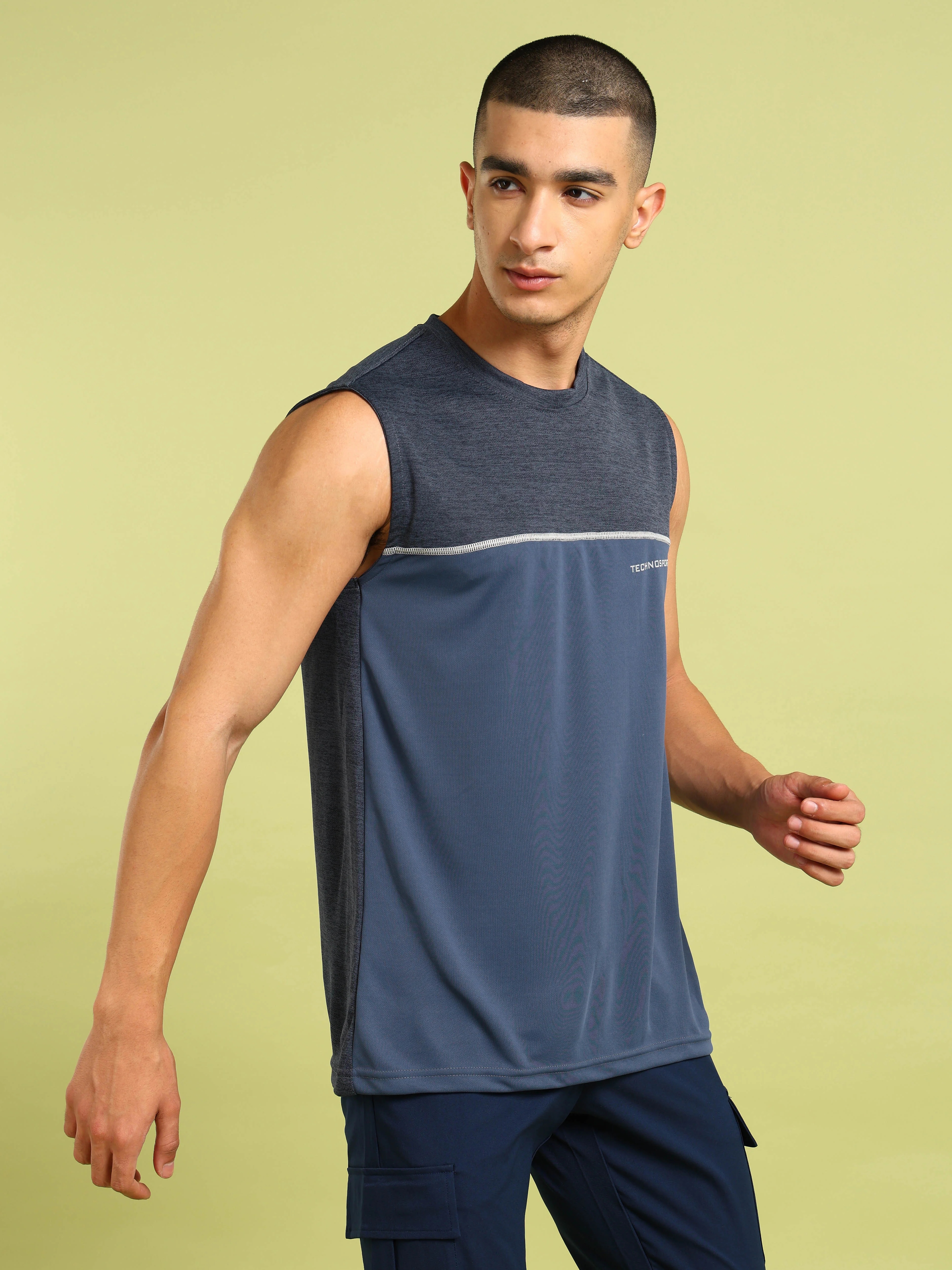 Men Colorblock Slim Fit Crew Neck Innerwear Vest with TECHNO COOL+ - Image 2