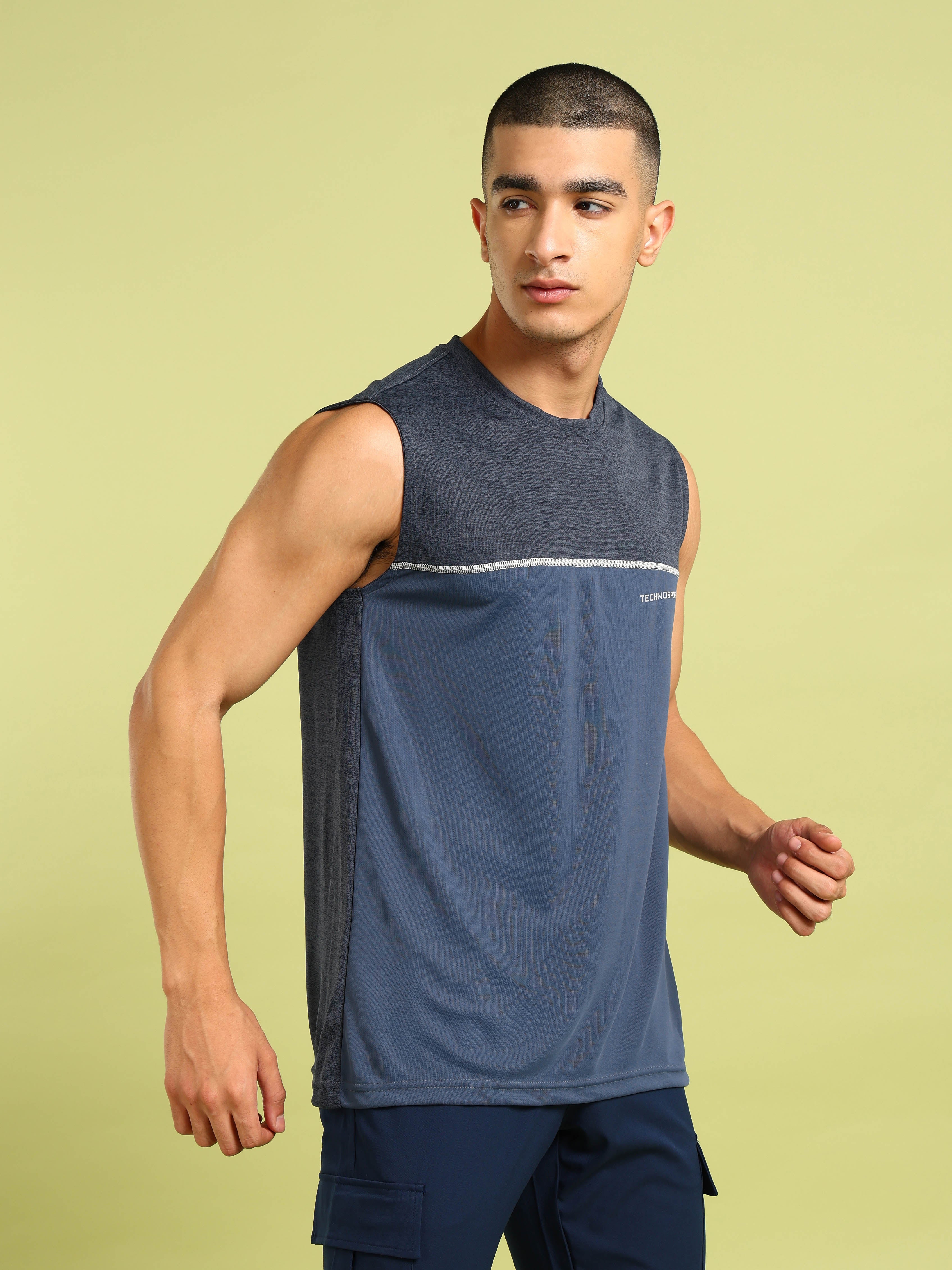 Men Colorblock Slim Fit Crew Neck Innerwear Vest with TECHNO COOL+ - Image 4
